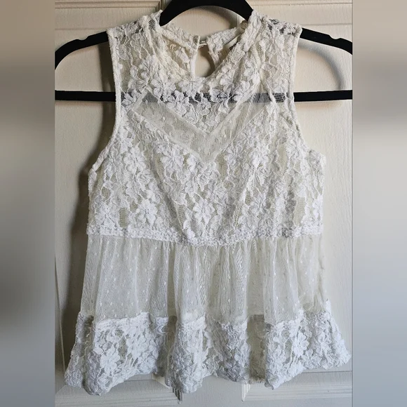 NWOT, Monteau White Lace Top, Size M - Picture 1 of 6